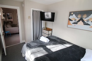 4 bedrooms, iron/ironing board, WiFi