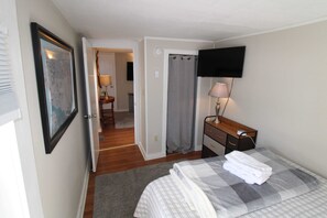 4 bedrooms, iron/ironing board, WiFi