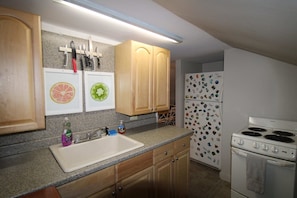 Fridge, microwave, oven, stovetop - 6BR Downtown Duplex Walk to Gore & Main St | Porches, Game Room | Sleeps 12 (North Creek)