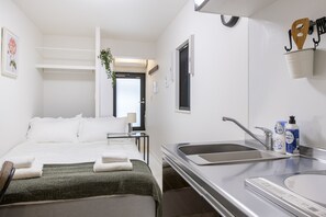 WiFi (無料)、ベッドシーツ