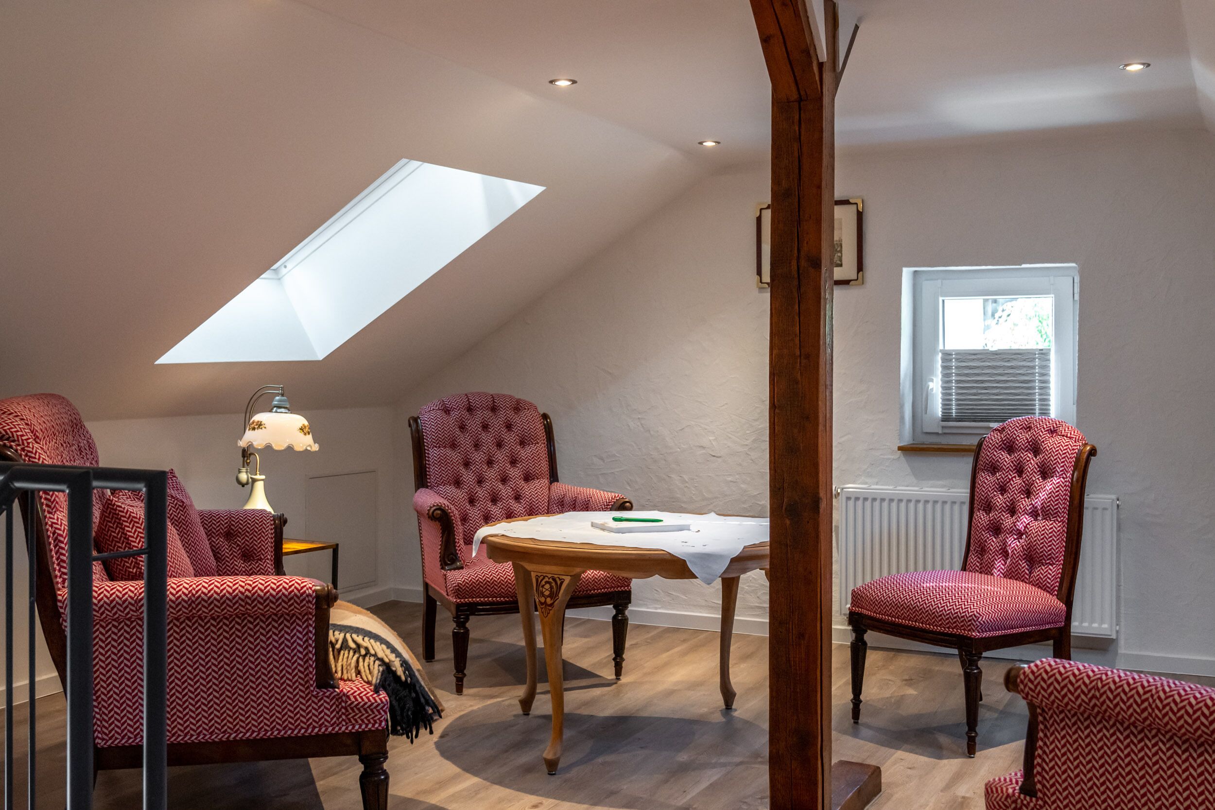 Nhà Duplex | Khu phòng khách | TV màn hình phẳng 43-inch có truyền hình vệ tinh, TV 