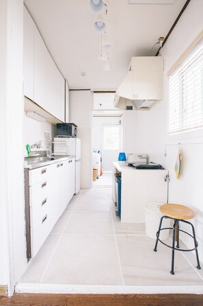 Fridge, microwave, stovetop, cookware/dishes/utensils - Private Villa | 3 Bedrooms  Living room - Whale Okinawa house number 7106 / Nakagami-gun Okinawa (Nakagami-gun)