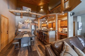 Interior - Beautiful Mountain Modern Home, 4Bedroom, Spa (Whitefish)