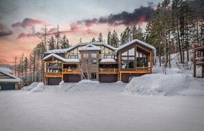 Exterior - Beautiful Mountain Modern Home, 4Bedroom, Spa (Whitefish)