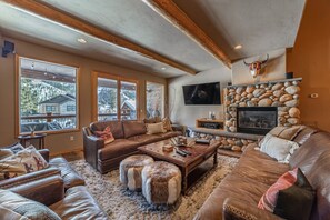 TV, fireplace, stereo, offices - Beautiful Mountain Modern Home, 4Bedroom, Spa (Whitefish)