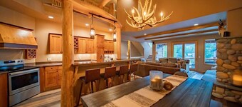 Beautiful Mountain Modern Home, 4Bedroom, Spa