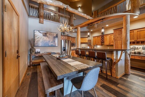 Beautiful Mountain Modern Home, 4Bedroom, Spa