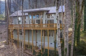Exterior - Enjoy Luxury & Games With A View (Maggie Valley)