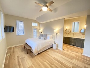 3 bedrooms, free WiFi, bed sheets - Enjoy Luxury & Games With A View (Maggie Valley)