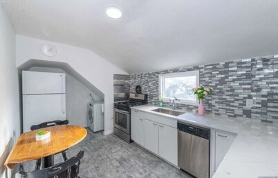 Cozy & Quiet 2 Bed Apt 20 Minutes to NYC
