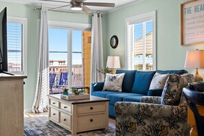 TV, offices - Beach Harbour 16 at The Carolina Beach Boardwalk (Carolina Beach)