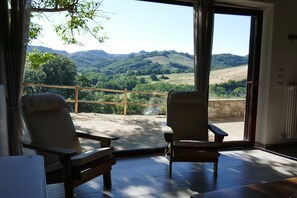 Interior - Romantic Hideaway with Spectacular Views, Pool, and Wood-Fired Hot Tub. (Civitella d'Agliano)