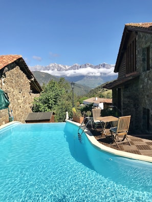 Alberca al aire libre y alberca climatizada