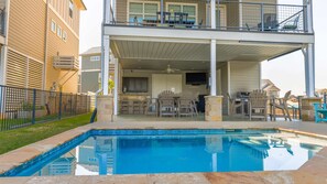 Alberca al aire libre y alberca climatizada