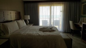 3 bedrooms, desk, WiFi