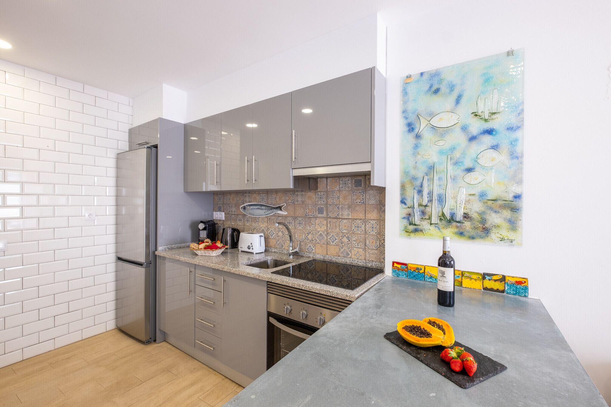 Refrigerador, microondas, horno y parrilla de estufa 