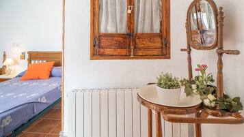 5 bedrooms, iron/ironing board, free WiFi, bed sheets