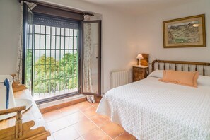 5 habitaciones, tabla de planchar con plancha y wifi gratis