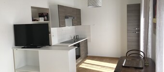 Bright studio in the heart of town for 2 people.