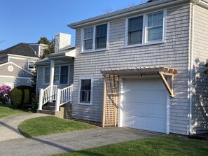 Exterior - Newly Renovated in walking distance to two of Newport’s best beaches! (Middletown)
