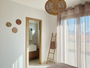 2 quartos, berço de viagem, Wi-Fi de cortesia, roupa de cama