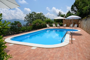 حمّام سباحة خارجي