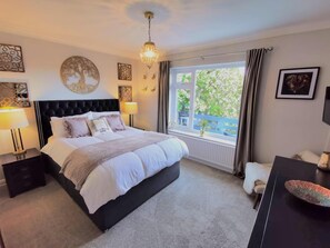 3 bedrooms, free WiFi, bed sheets