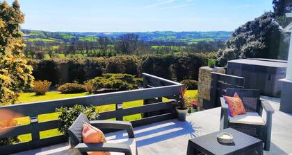 Contemporary retreat with fantastic views, hot tub and large garden