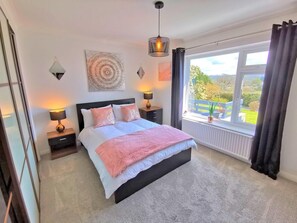 3 bedrooms, free WiFi, bed sheets