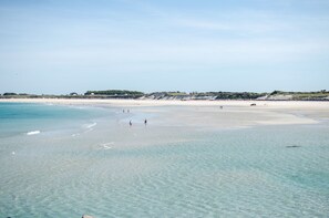 Plage, chaises longues