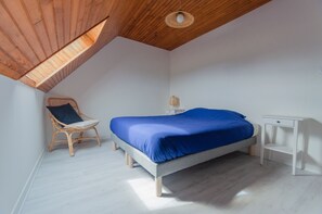 3 quartos, berço de viagem, Wi-Fi de cortesia, roupa de cama