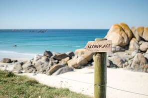 Plage, chaises longues