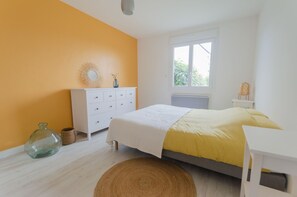 3 bedrooms, travel cot, free WiFi, bed sheets - A stone's throw from the beaches, house with large enclosed garden (Cléder)