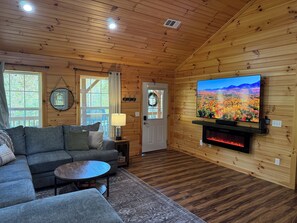 TV, fireplace, video games - Putt-Putt,Hot Tub,Playset,Mins to PF & Gburg (Sevierville)