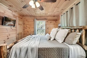 2 bedrooms, desk, iron/ironing board, travel crib - Putt-Putt,Hot Tub,Playset,Mins to PF & Gburg (Sevierville)