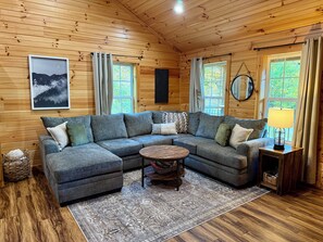 TV, fireplace, video games - Putt-Putt,Hot Tub,Playset,Mins to PF & Gburg (Sevierville)