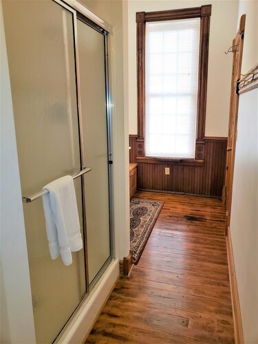 Historic Hardware Inn with River Views: Suite 200