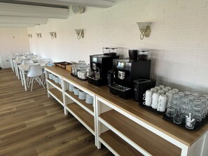 Café da manhã com buffet grátis todos os dias