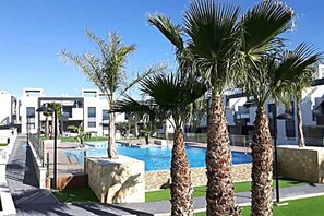 حمام سباحة