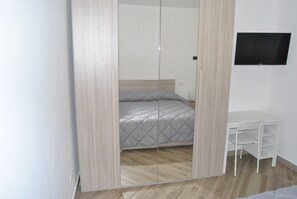 1 slaapkamer, een kluis op de kamer, een strijkplank/strijkijzer