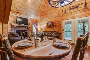Dining - Smoky Lake Retreat - Luxury Family Cabin (Sevierville)