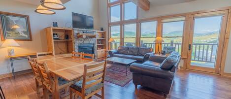 Smart TV, fireplace, DVD player, stereo