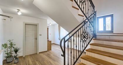 Holiday villa with a private swimming pool, with 6 bedrooms and 7 bathrooms