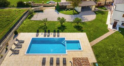 Holiday villa with a private swimming pool, with 6 bedrooms and 7 bathrooms