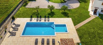 Holiday villa with a private swimming pool, with 6 bedrooms and 7 bathrooms
