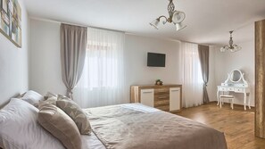 6 habitaciones, caja de seguridad en la habitación y escritorio 