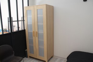 1 chambre, fer et planche à repasser, Wi-Fi, draps fournis