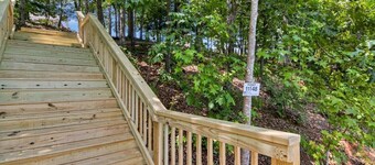 "Lake Hartwell, Waterfront Cottage with Views, near Clemson"