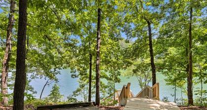 "Lake Hartwell, Waterfront Cottage with Views, near Clemson"
