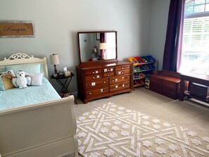 4 室のベッドルーム、デスク、アイロン / アイロン台、WiFi (無料)